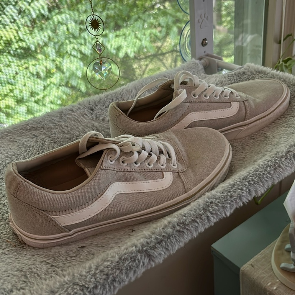 Clean tan Vans Sneakers